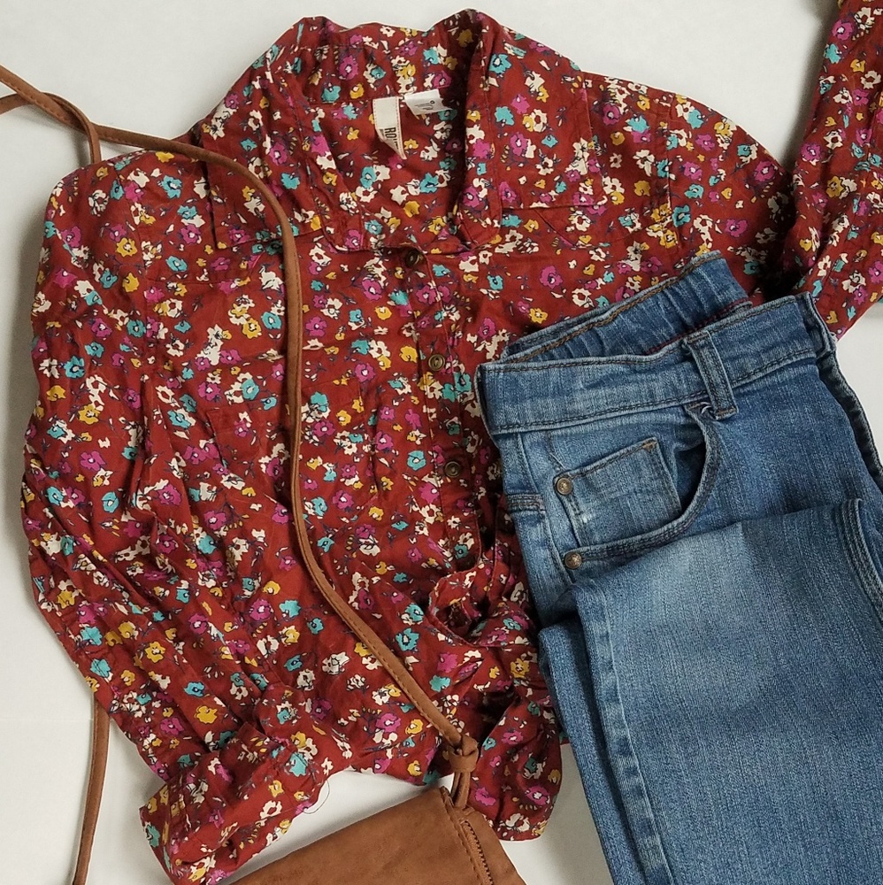 🦄Vintage inspired floral button down